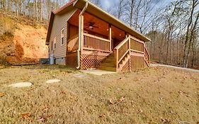 Cozy Waverly Cabin With Fireplace And Deck!